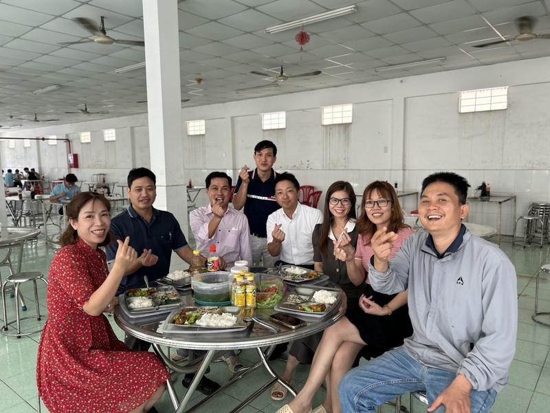 Hình ảnh khách hàng - Suất Ăn Công Nghiệp Hoàng Kim - Công Ty TNHH Một Thành Viên Suất Ăn Công Nghiệp Hoàng Kim